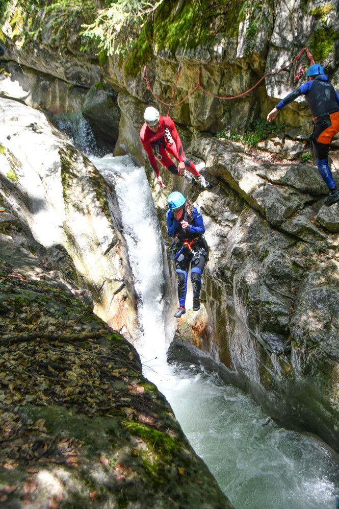 canyoning activité montagne été famille amis