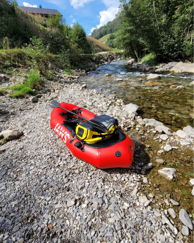 canoe-raft-activité-montagne-été-eau-vive