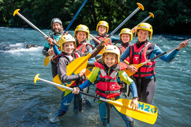 activités enfants montagne été rafting famille