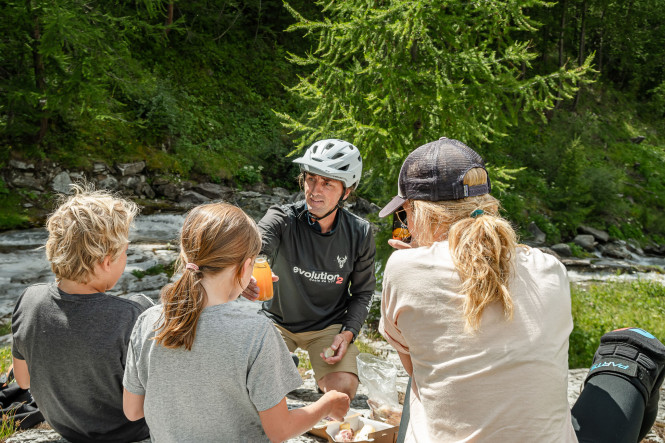 randonnée vtt montagne été famille