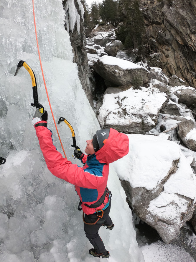 evolution2-cascade-glace-escalade-activité-hiver