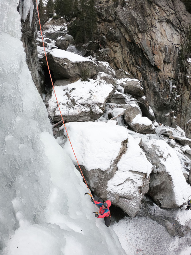 evolution2-cascade-glace-escalade-activité-hiver