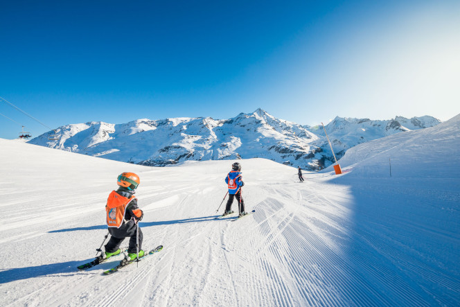 evolution2-tignes-resort-ski-train-mountain