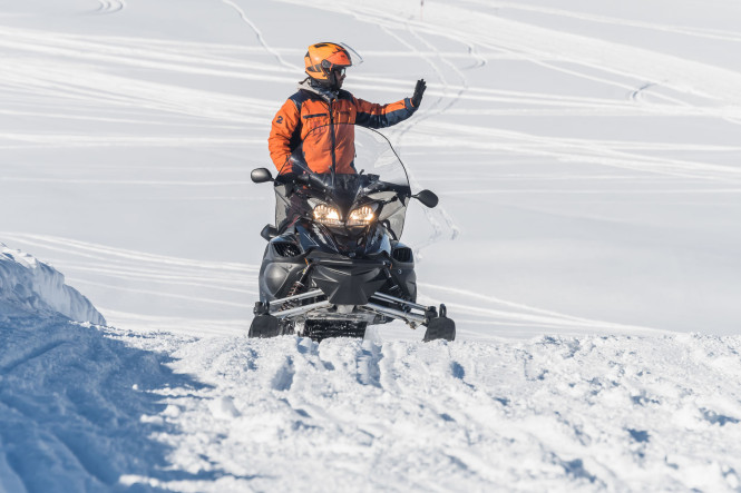 evolution2-Snowmobiling-activity-avoriaz-winter