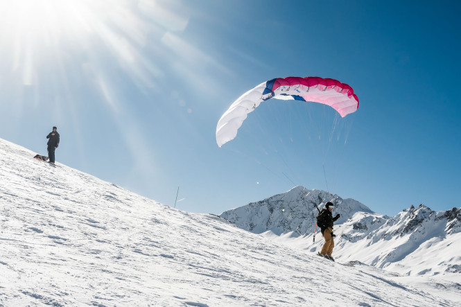 skieur faisant du speedriding avec Evolution 2 à Val d'Isère