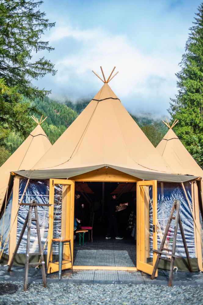 Soirée en yourte, dans un tipis ou encore une tente au milieu du désert !