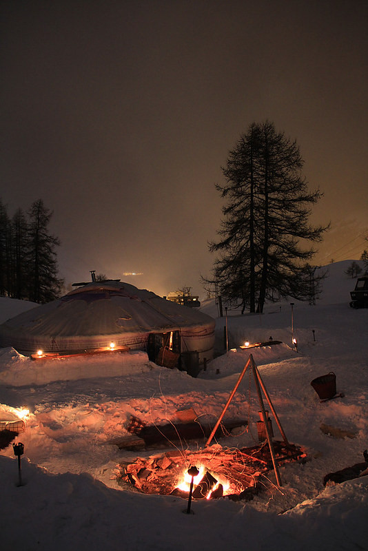 Soirée en yourte, dans un tipis ou encore une tente au milieu du désert !