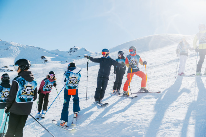 group ski lessons in Avoriaz with a ski instructor from Evolution 2