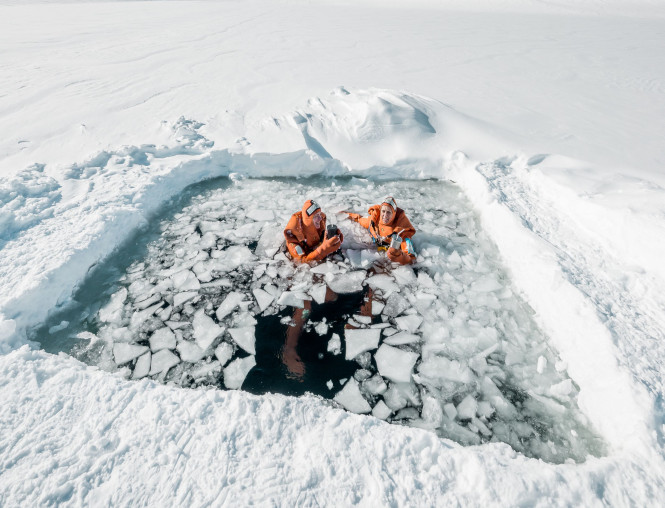 Activité ice floating à Tignes, Val d'Isère ou Val Cenis pour se détendre