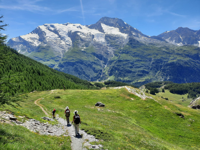 Randonnée à sainte foy de Tarentaise en été avec Evolution 2