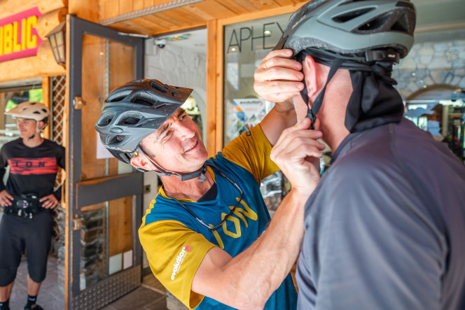 Evolution 2 instructor at Montchavin les Coches helping a client put on their helmet