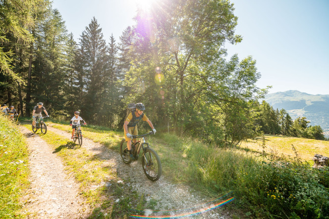 Mountain biking lessons with an Evolution 2 instructor in Montchavin Les Coches.