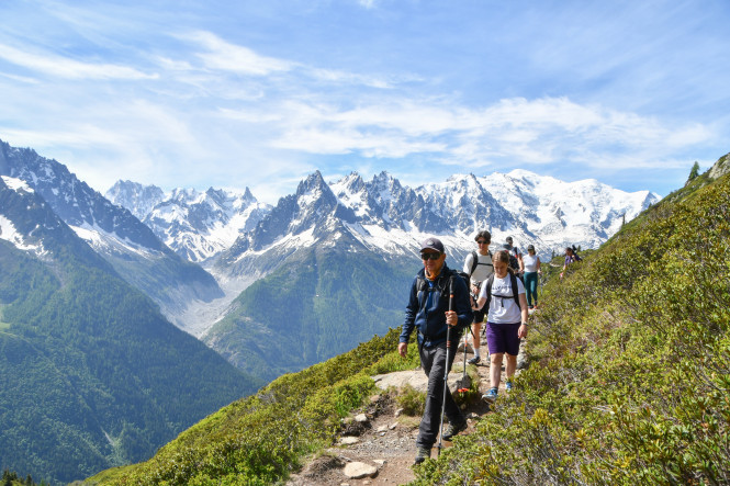 Family hike in Chamonix with an Evolution 2 guide to explore the mountains