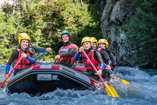 clients en train de faire du rafting sur l'Isère avec Evolution 2