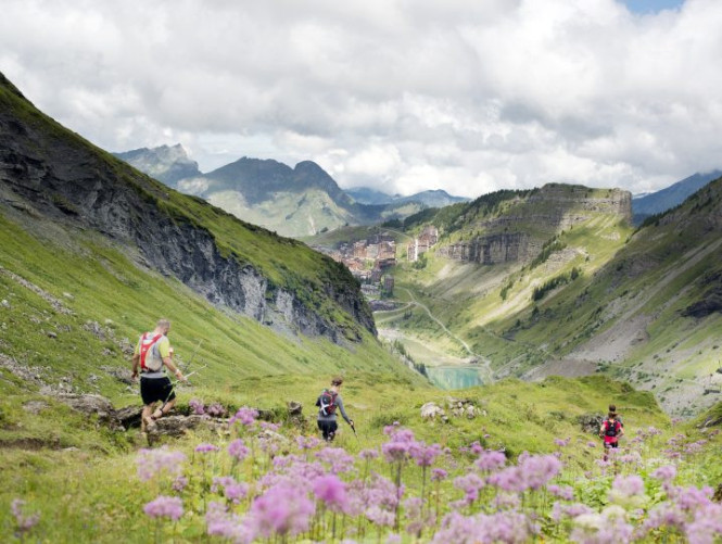 clients lors d'une sortie randonnée en montagne avec Evolution 2