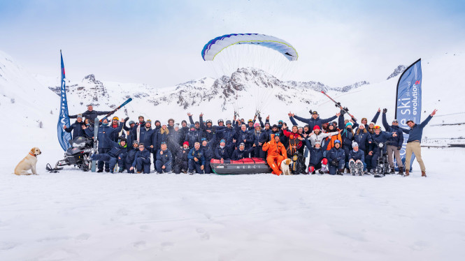 Photo of the Evolution 2 team in Tignes