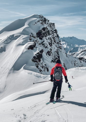 Heliskiing on an Italian mountain peak, departing from La Rosière