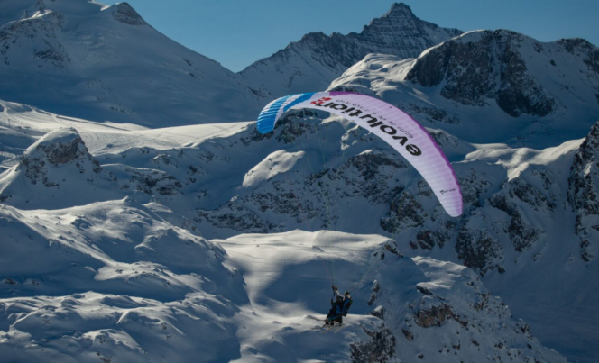 Sortie en parapente en hiver à Tignes avec Evolution 2