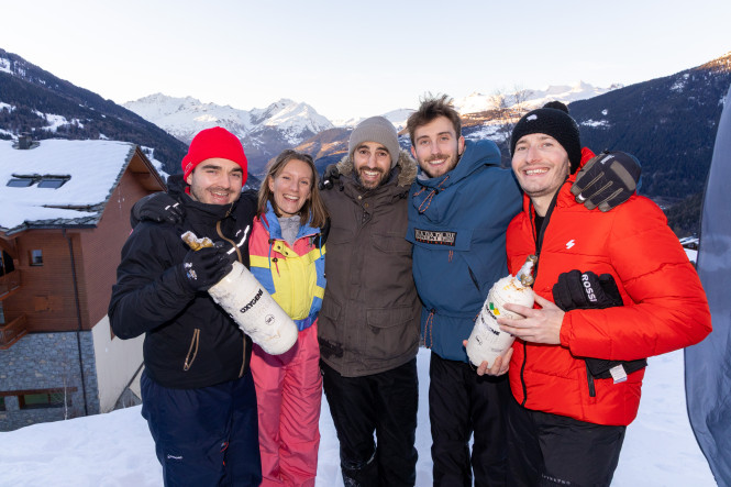 photo-de-groupe-victoire-oxygène-équipe-AKTID