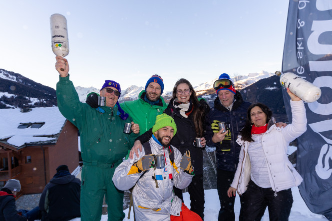 photo-de-groupe-victoire-oxygène-équipe-AKTID