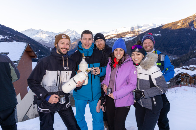 photo-de-groupe-victoire-oxygène-équipe-AKTID