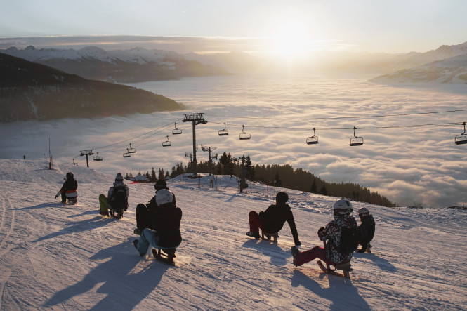 downhill-skiing-on-the-slopes
