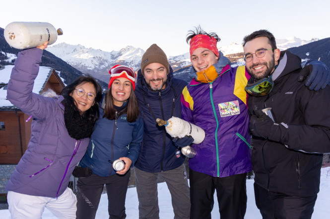 photo-de-groupe-victoire-oxygène-équipe-AKTID