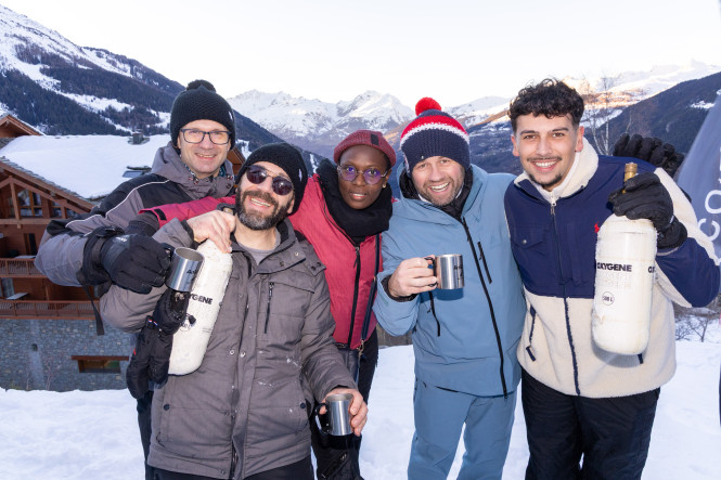 photo-de-groupe-victoire-oxygène-équipe-AKTID