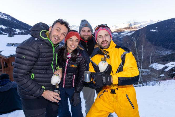 photo-de-groupe-victoire-oxygène-équipe-AKTID