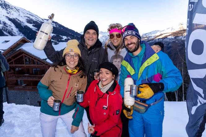 photo-de-groupe-victoire-oxygène-équipe-AKTID