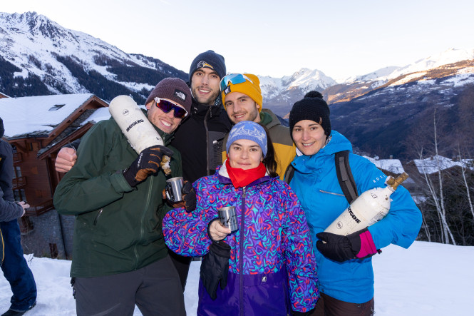 photo-de-groupe-victoire-oxygène-équipe-AKTID