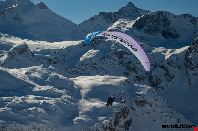 alt="Paragliding baptism in Tignes with Evolution 2"