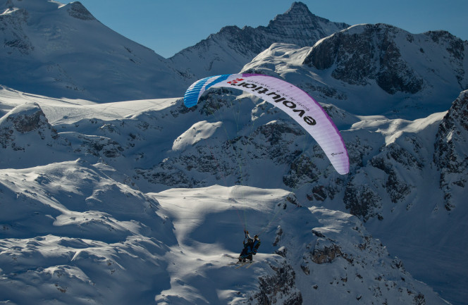 2. Paragliding baptism: Absolute freedom ​​🪂​