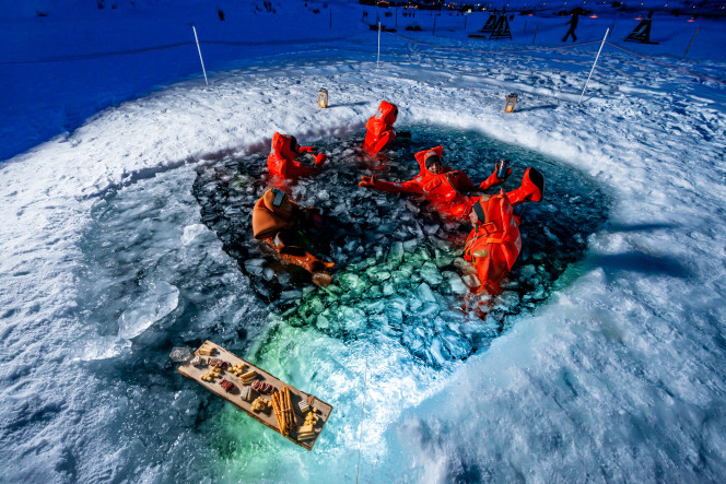 alt="Group of people enjoying themselves while floating on a frozen lake accompanied by an aperitif