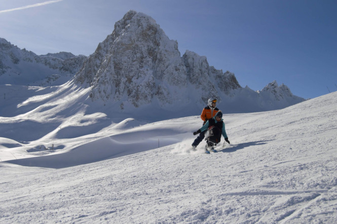 Adaptive skiing in Val d’Isère in a dualski with an Evolution 2 instructor
