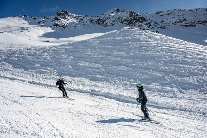Cours de ski privé sous le soleil de printemps à Sainte Foy Tarentaise avec Evolution 2
