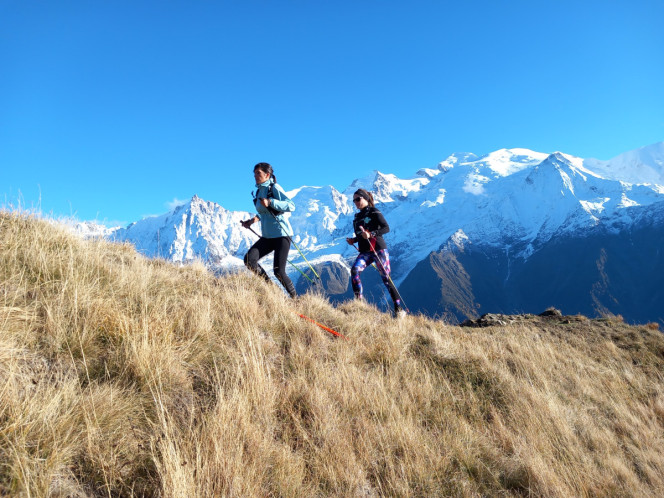 Two people trail running in Chamonix with Evolution 2
