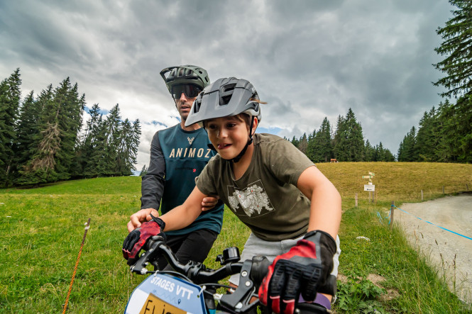 Mountain bike lesson for a child with Evolution 2 Megève