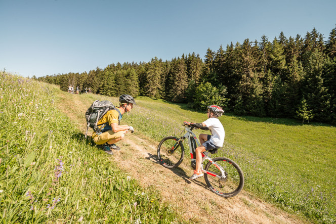 Mountain bike instructor teaching a child in La Plagne