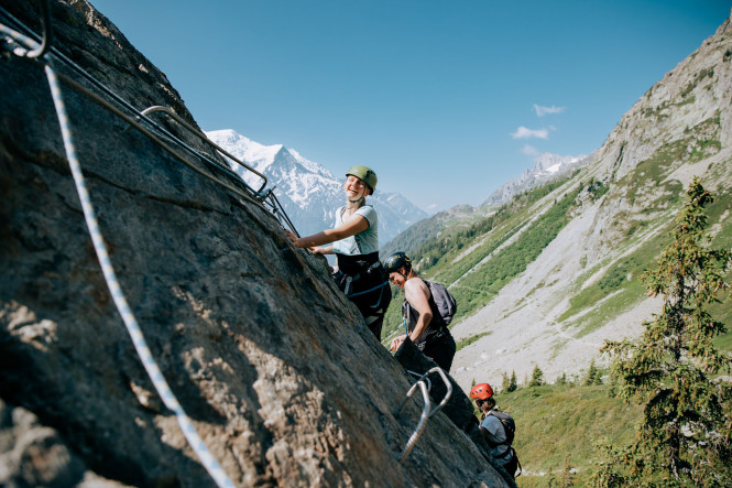 Vacanciers en ferrata à Chamonix avec Evolution 2