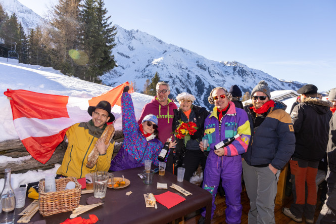 photo-de-groupe-aktid-repas-déguisement