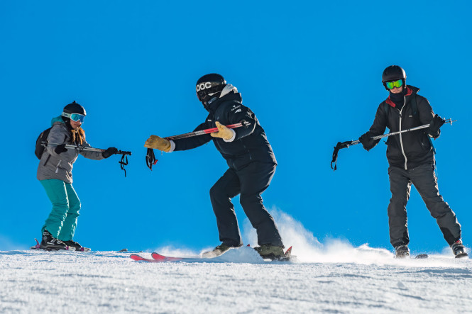 Evolution 2 ski instructor with clients during a ski lesson in Tignes