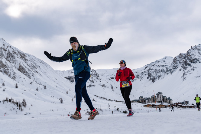 Coureurs sur le parcours des Courses du Lac Gelé à Tignes en 2026