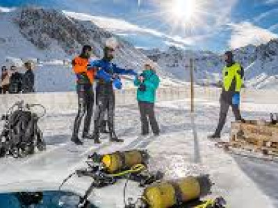 Ice diving in Tignes: Experience a unique adventure in the Alps