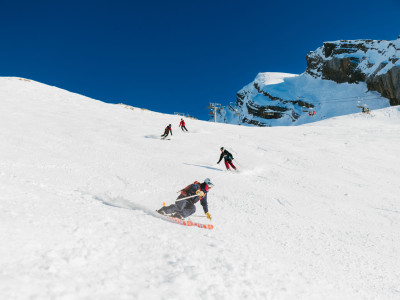 Découvre les Stages de Ski et Freestyle à Tignes avec Évolution 2 : Le Must pour les Ados !