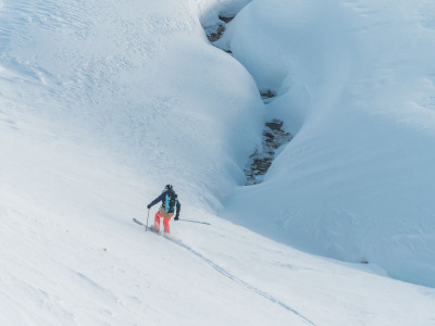 Off-piste skiing: experience freeride safely