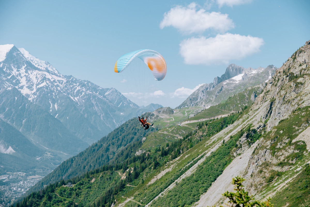 Paragliding in Chamonix : Soaring Above the Mountains Year-Round
