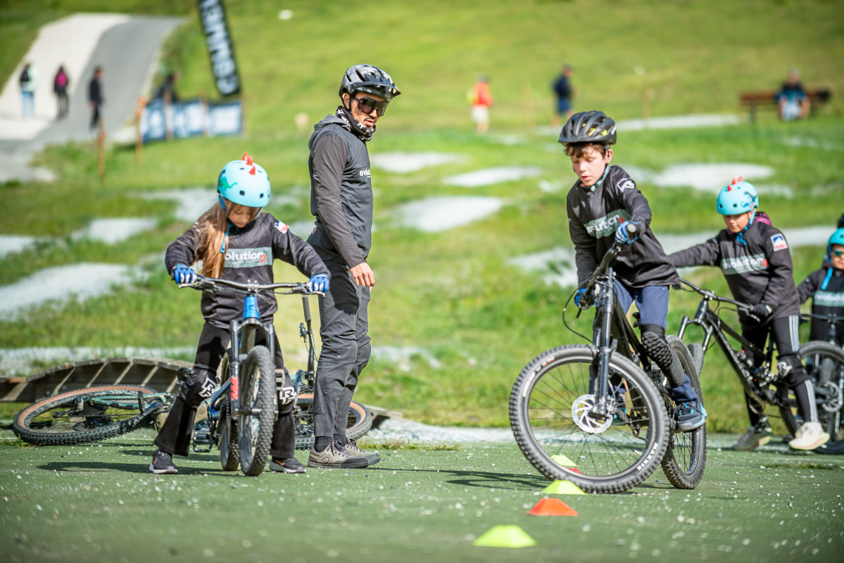 Give your children an unforgettable adventure: mountain biking camps in the mountains with Evolution 2