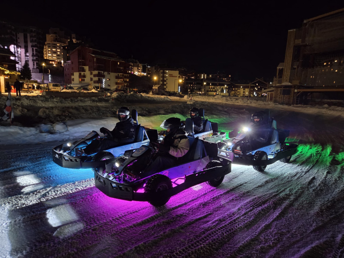 Chilled Team Building: Drifts and Adrenaline at Night in Tignes Val Claret ⚡️🌙