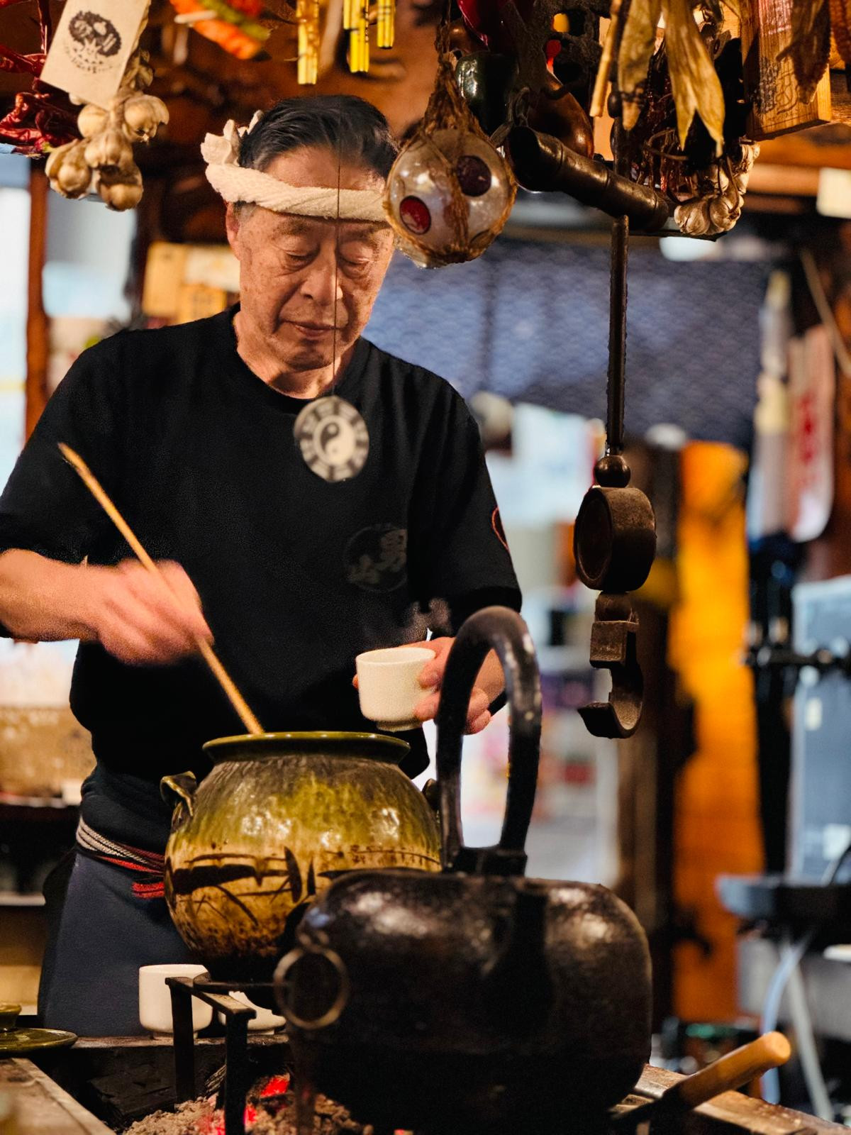 alt="After a day of thrilling skiing, come and discover Japanese specialities with Evolution 2"